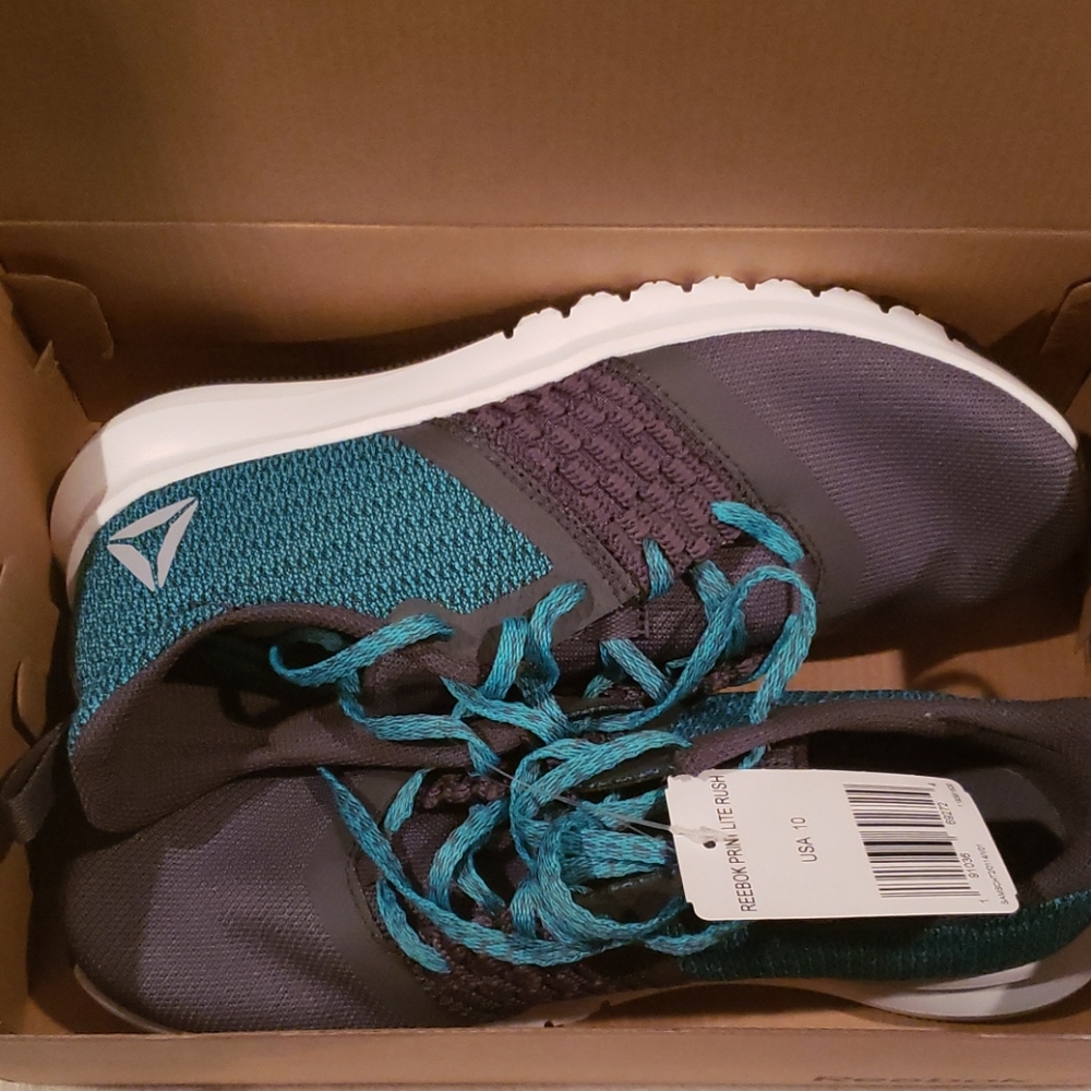 Athletic shoes